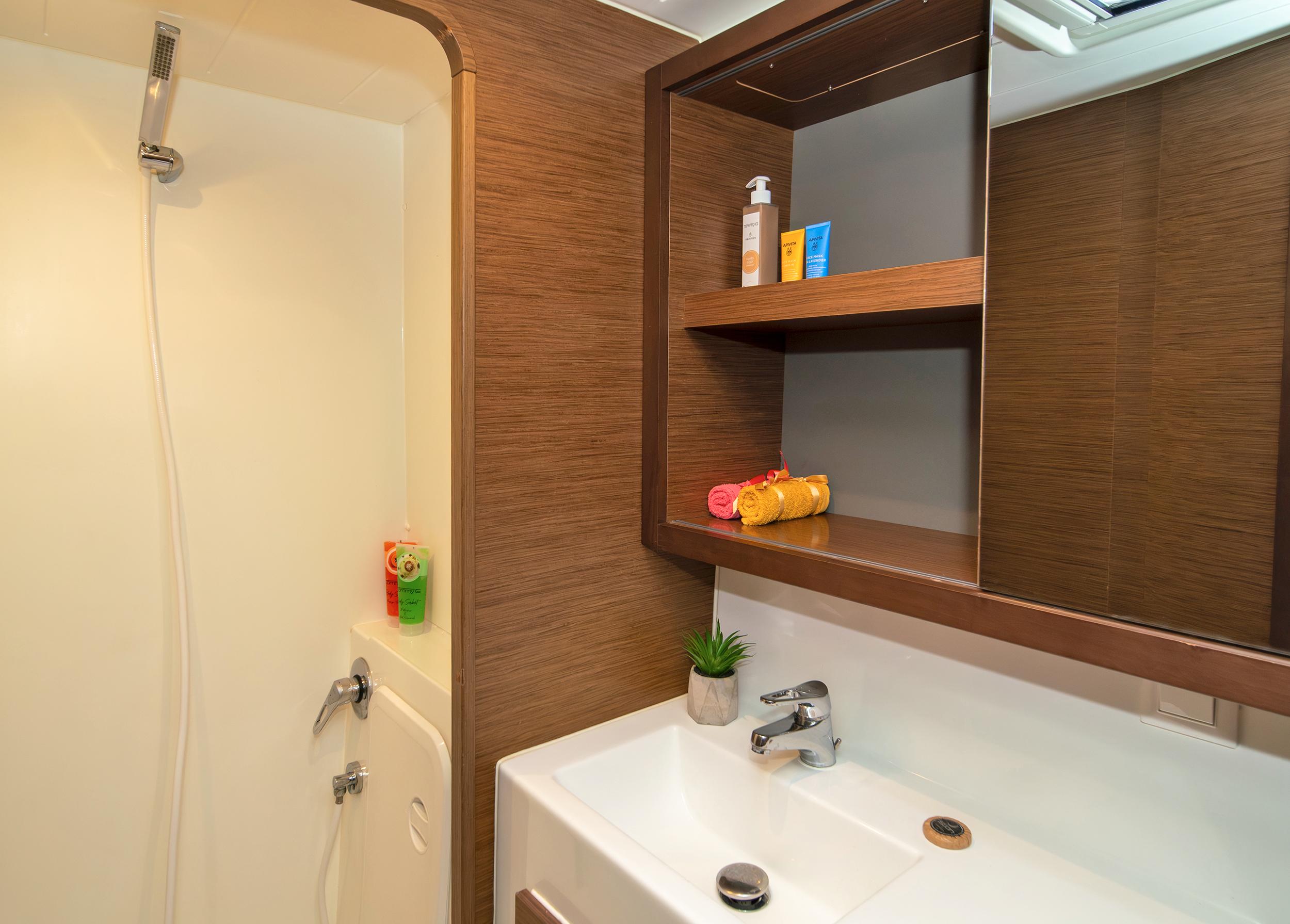 Lagoon 42 - 4 + 2 cab., picture 20