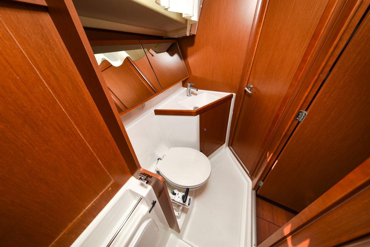 Oceanis 41.1, picture 35