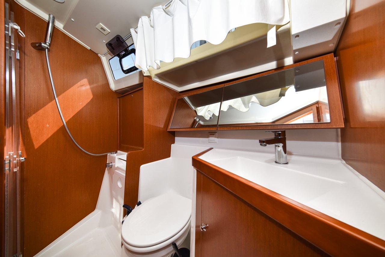 Oceanis 41.1, picture 37