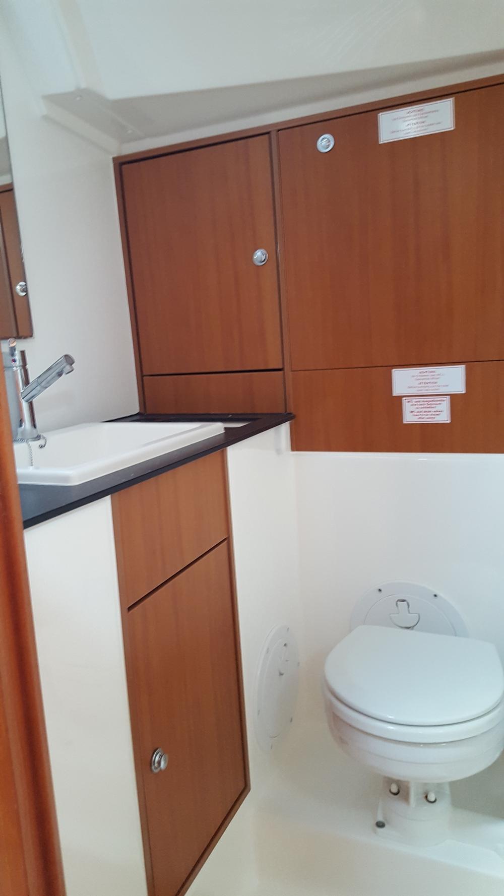 Bavaria Cruiser 40, picture 13