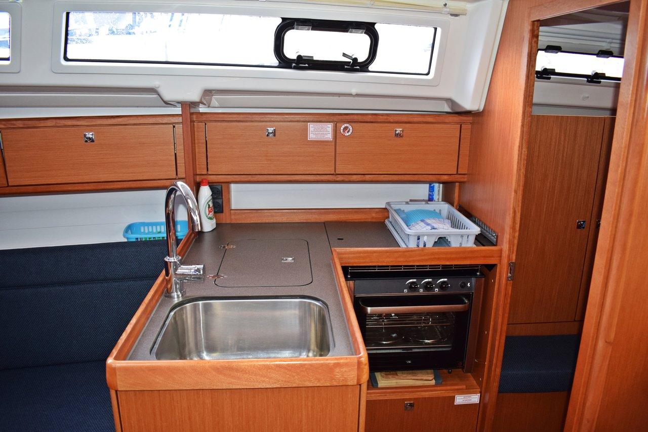 Bavaria Cruiser 33, picture 9