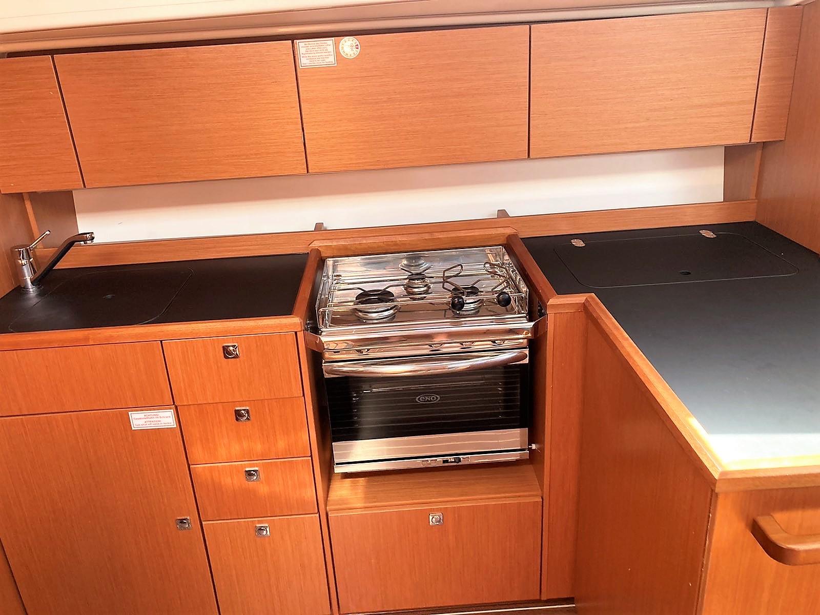 Bavaria C42, picture 6