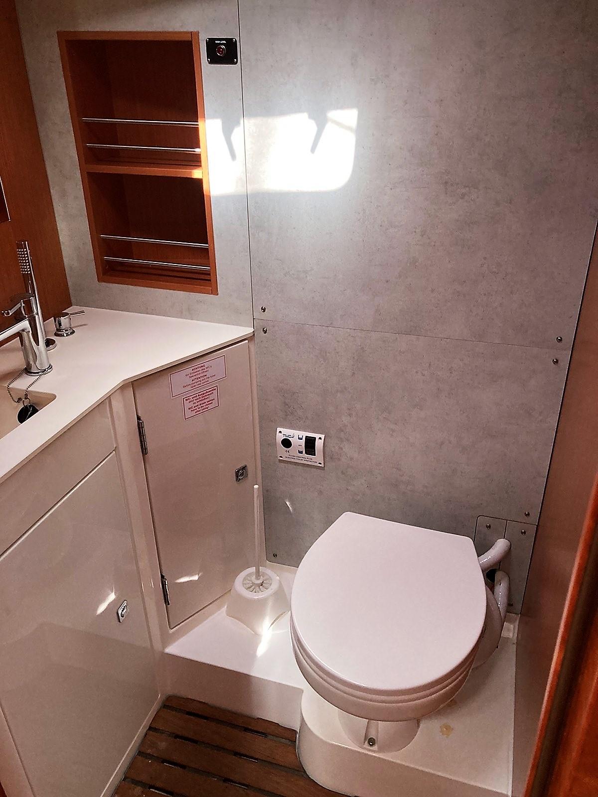 Bavaria C42, picture 10