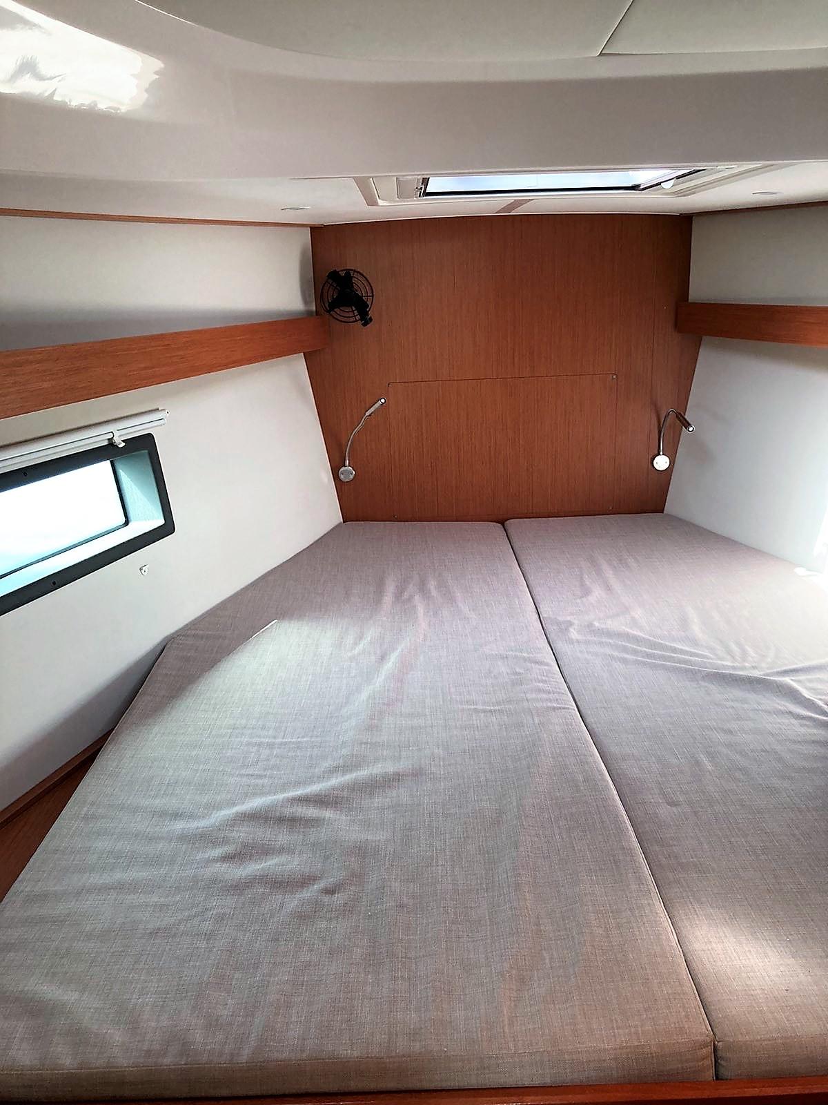 Bavaria C42, picture 4