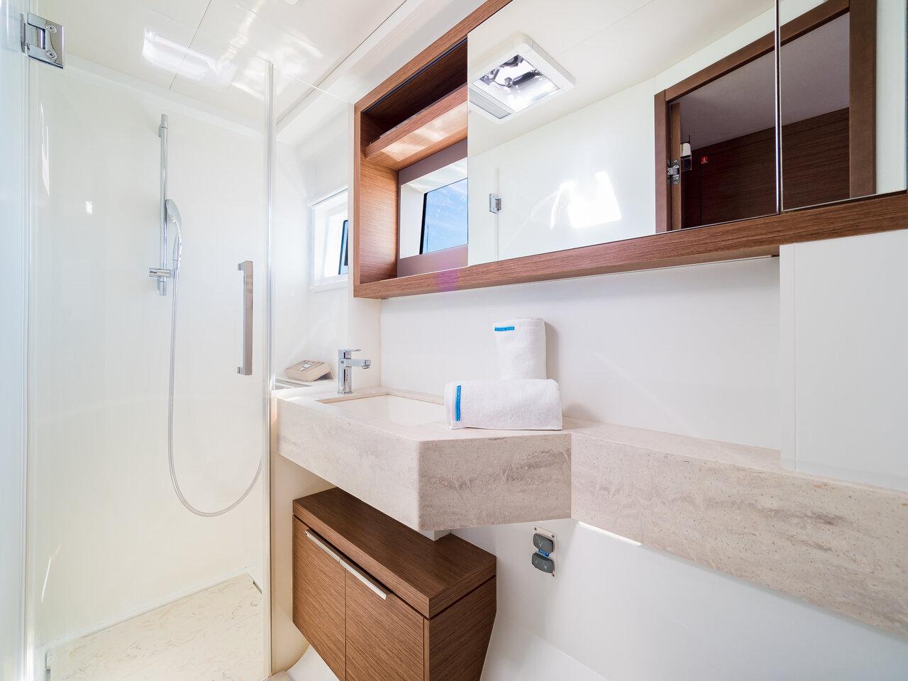 Lagoon 50 - 6 + 1 cab., picture 18