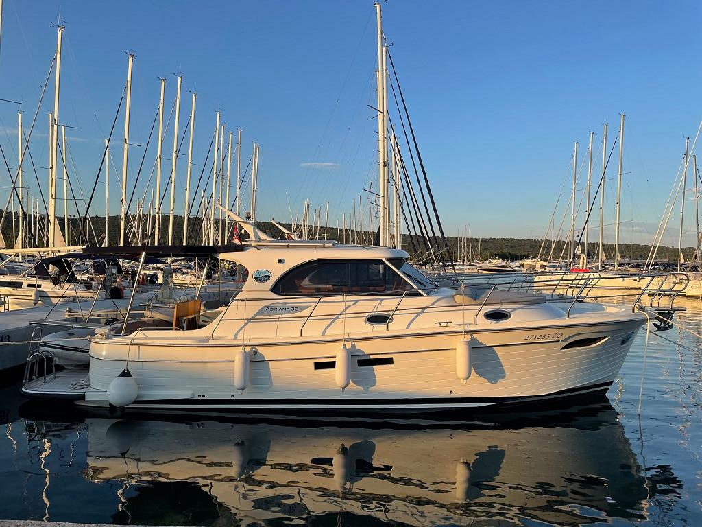 Adriana 36, picture 3