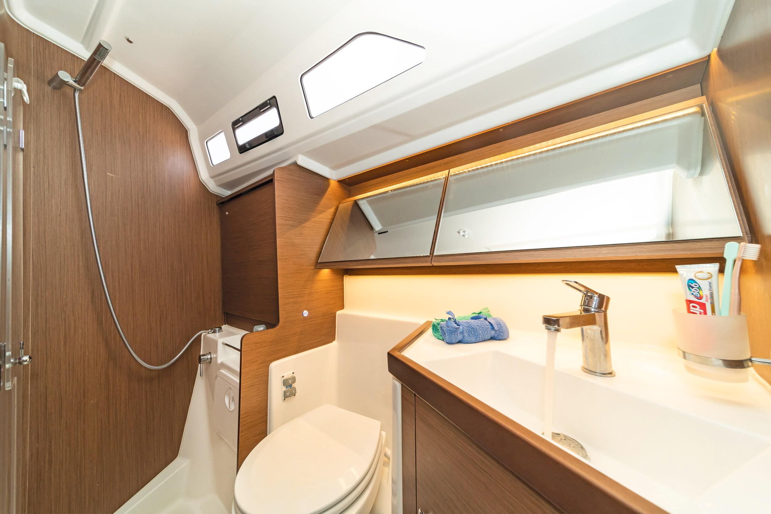 Oceanis 40.1, picture 9