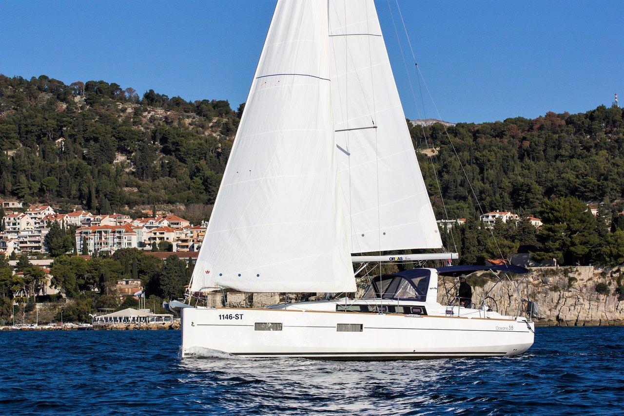 Oceanis 38 - 3 cab., picture 1