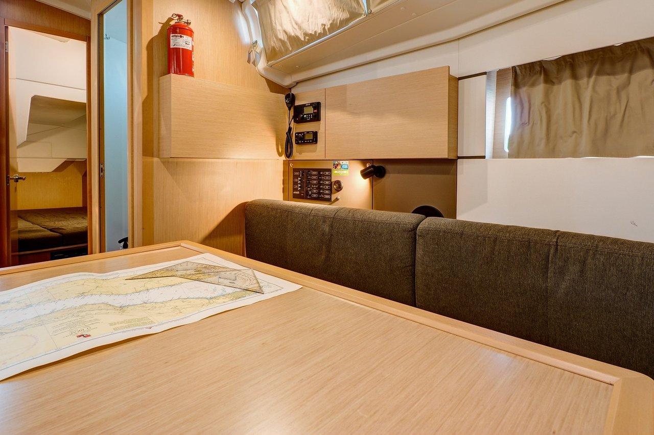 Oceanis 38 - 3 cab., picture 8