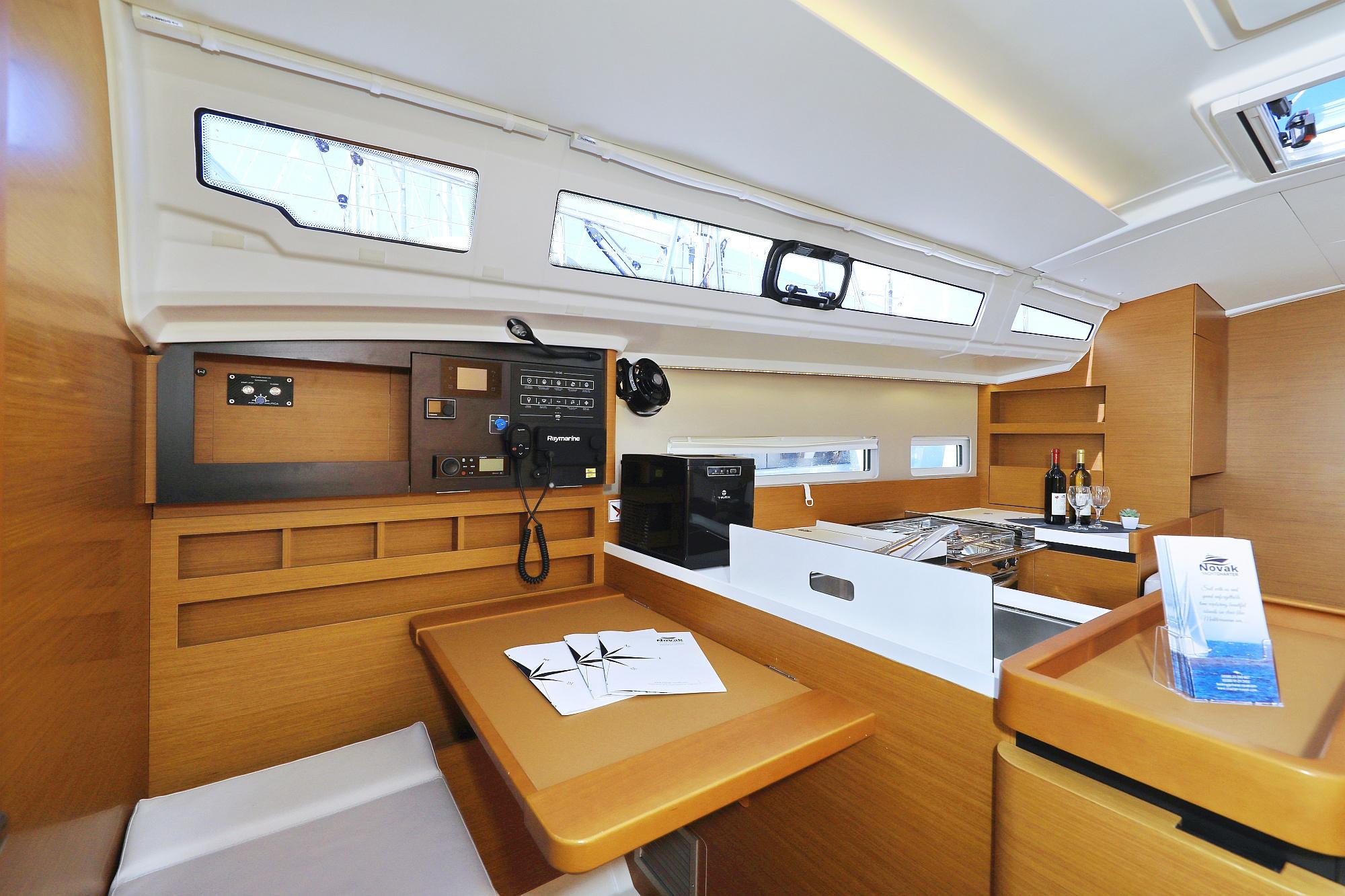 Sun Odyssey 410 - 3 cab., picture 9