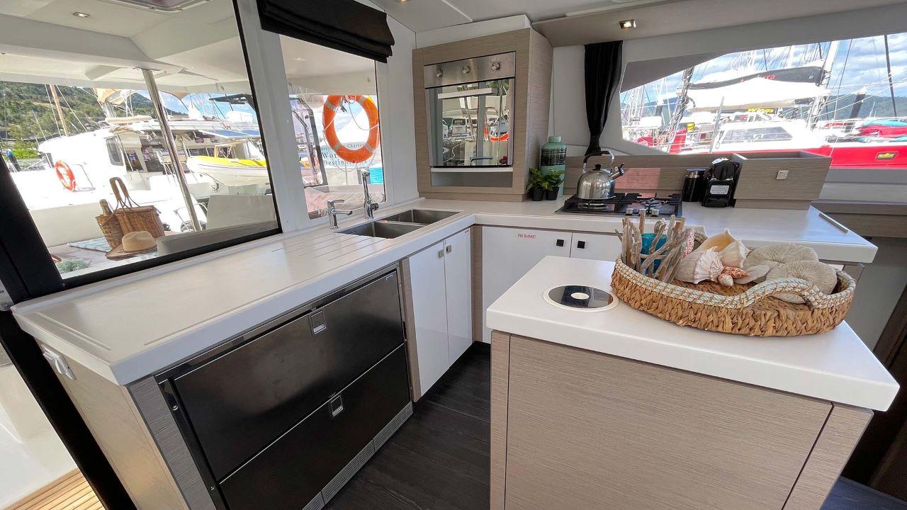 Fountaine Pajot Saona 47 - 5 cab., picture 7