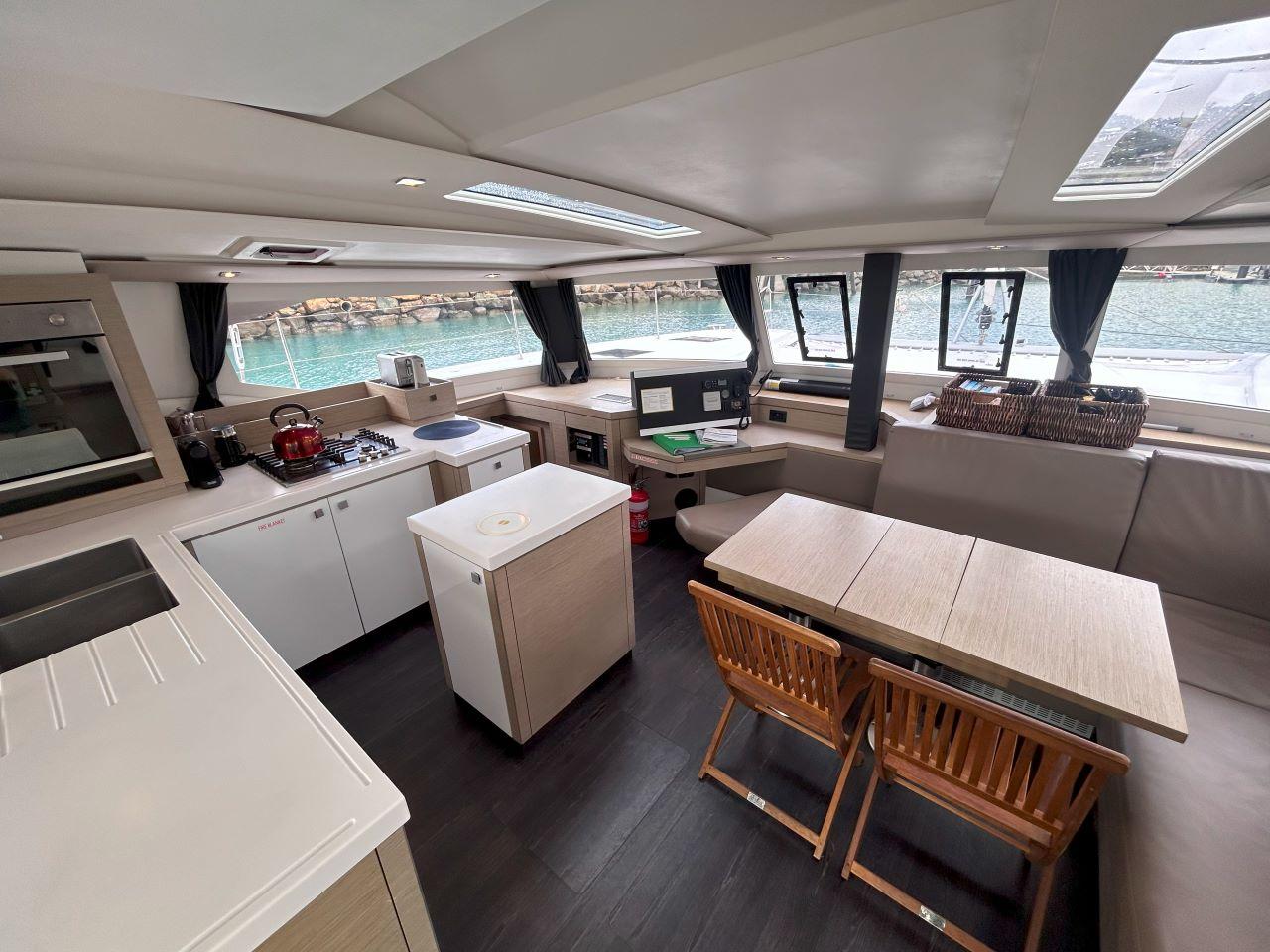 Fountaine Pajot Saona 47 - 5 cab., picture 8
