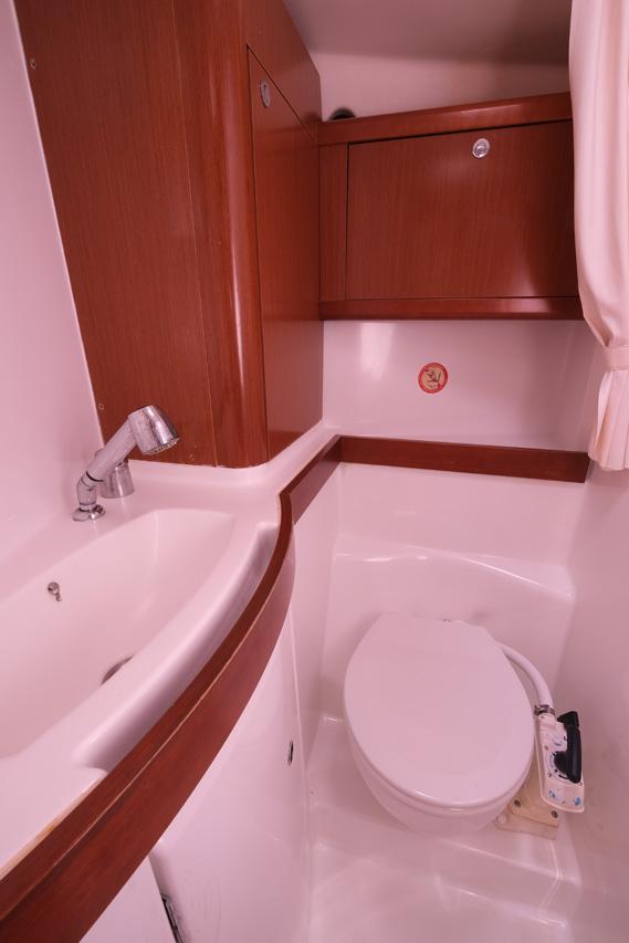 Oceanis 40, picture 13