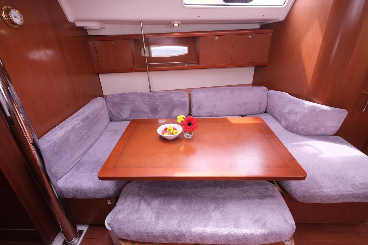 Oceanis 40, picture 7