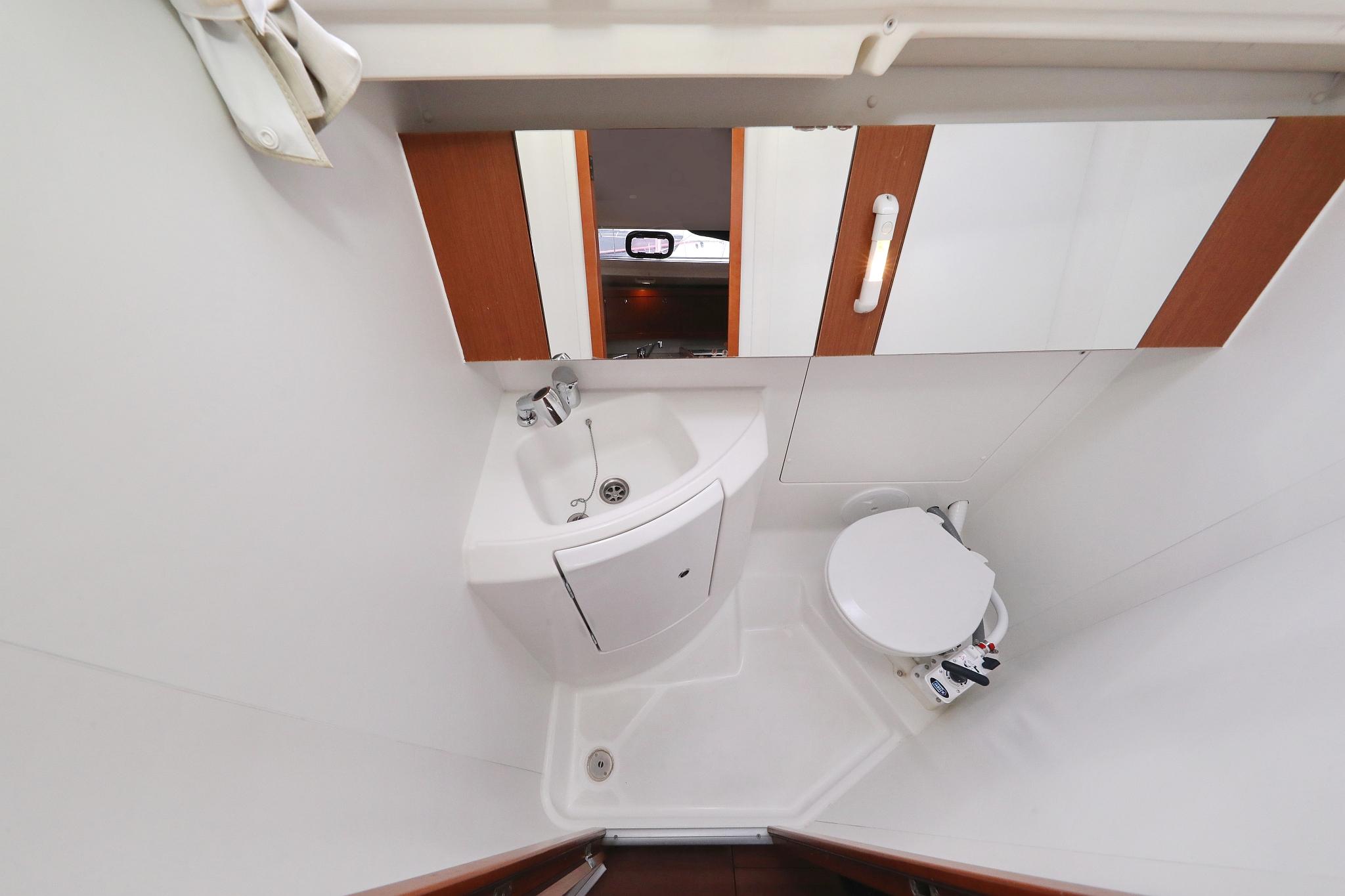 Oceanis 34, picture 27