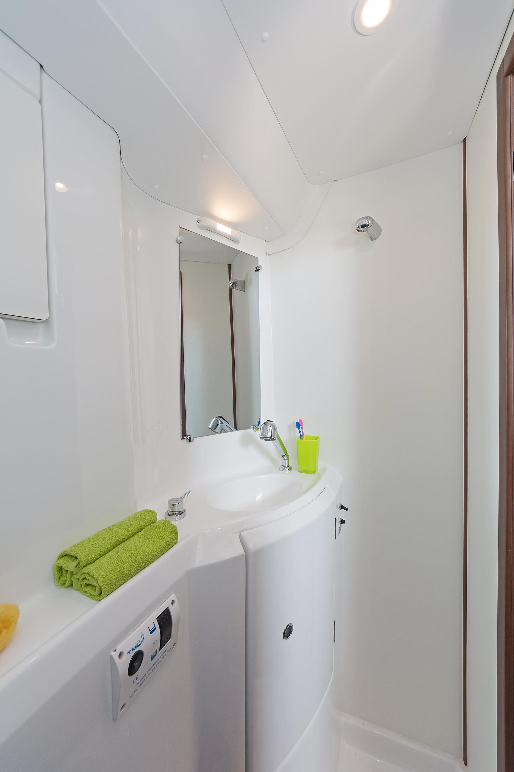 Lagoon 380 S2 - 4 + 2 cab. - Eleven, picture 19