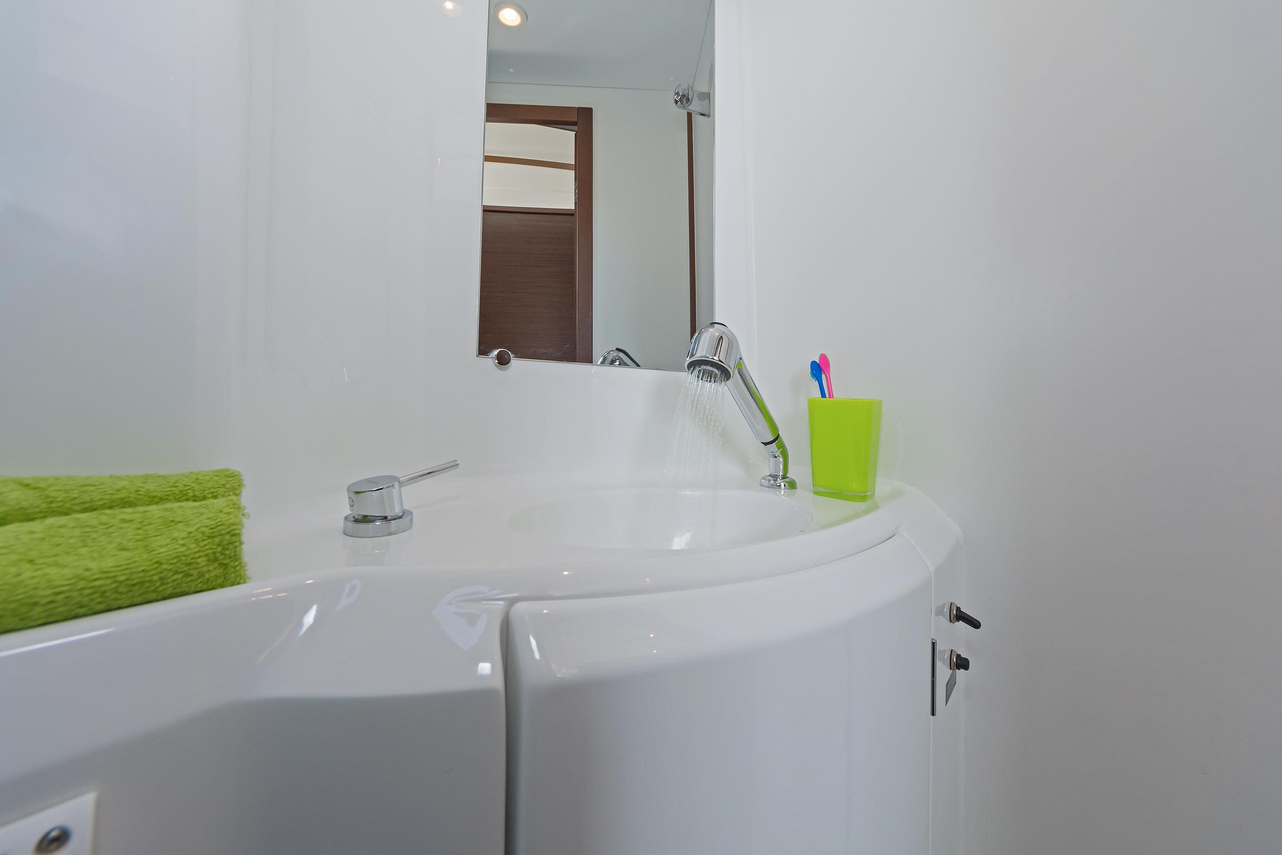 Lagoon 380 S2 - 4 + 2 cab. - Eleven, picture 18