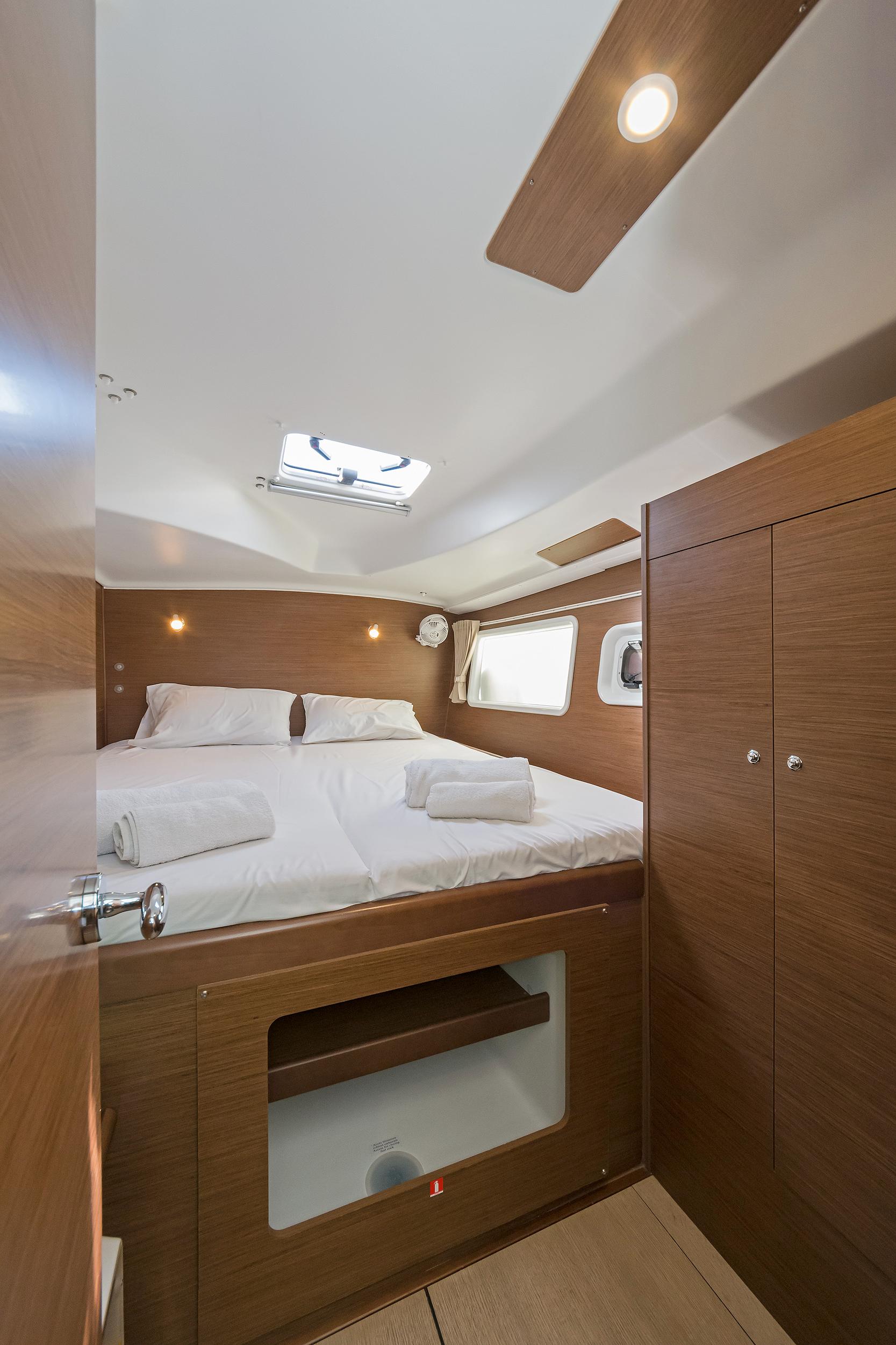 Lagoon 380 S2 - 4 + 2 cab. - Eleven, picture 17