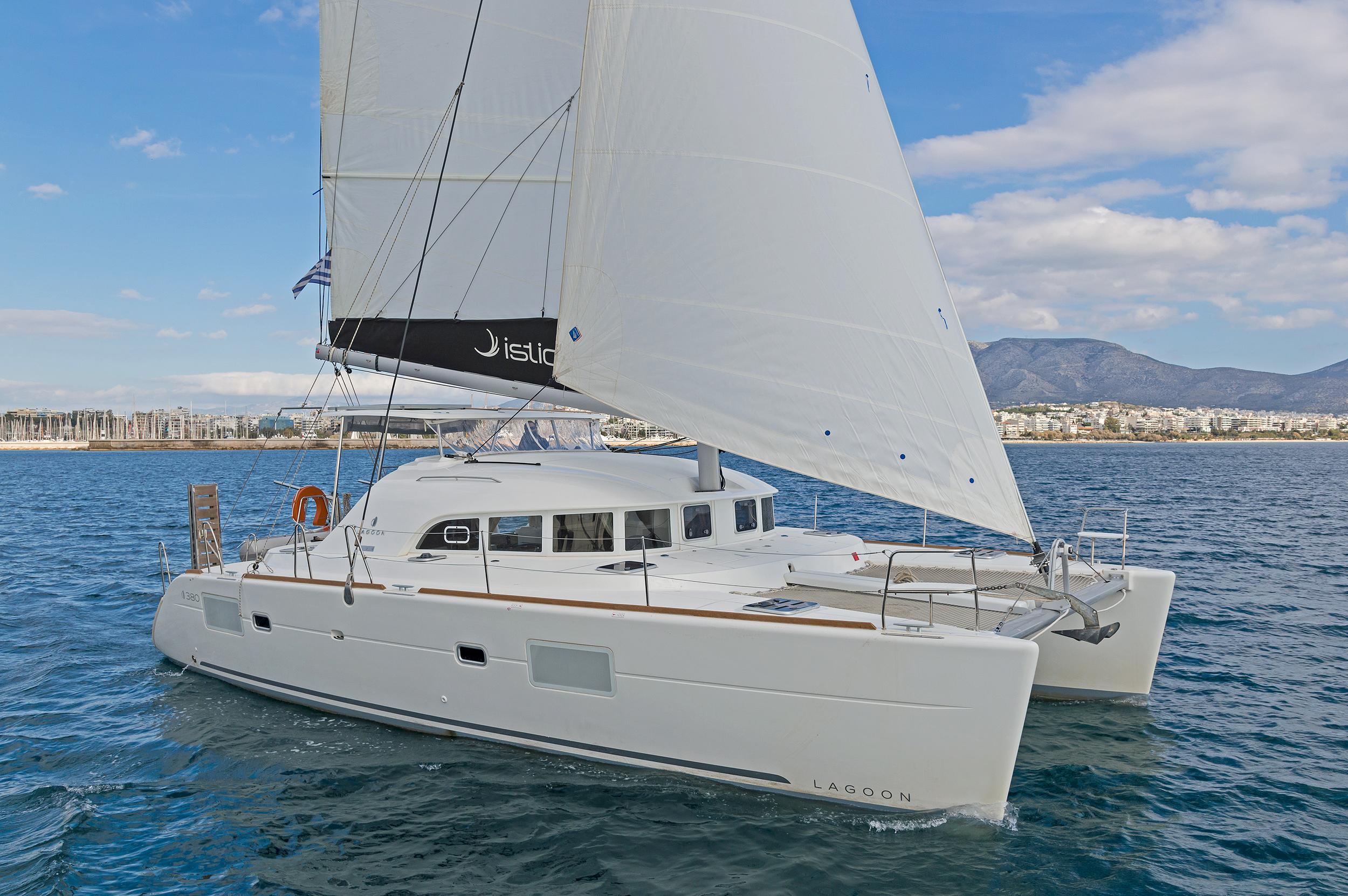 Lagoon 380 S2 - 4 + 2 cab. - Eleven, picture 3