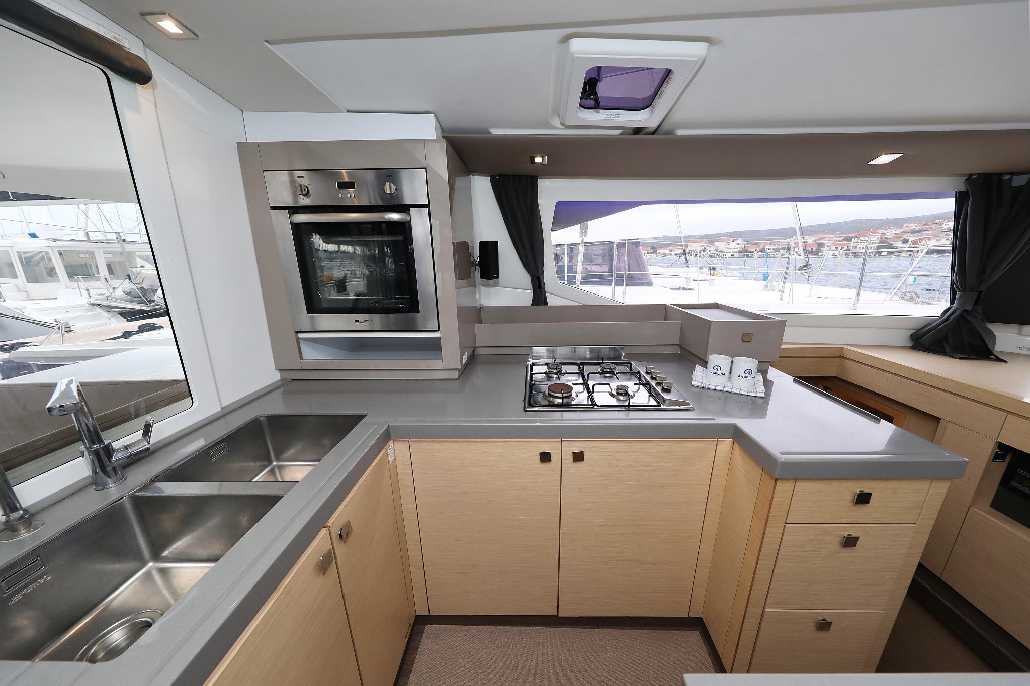 Fountaine Pajot Saona 47 Quintet - 5 + 1 cab., picture 15