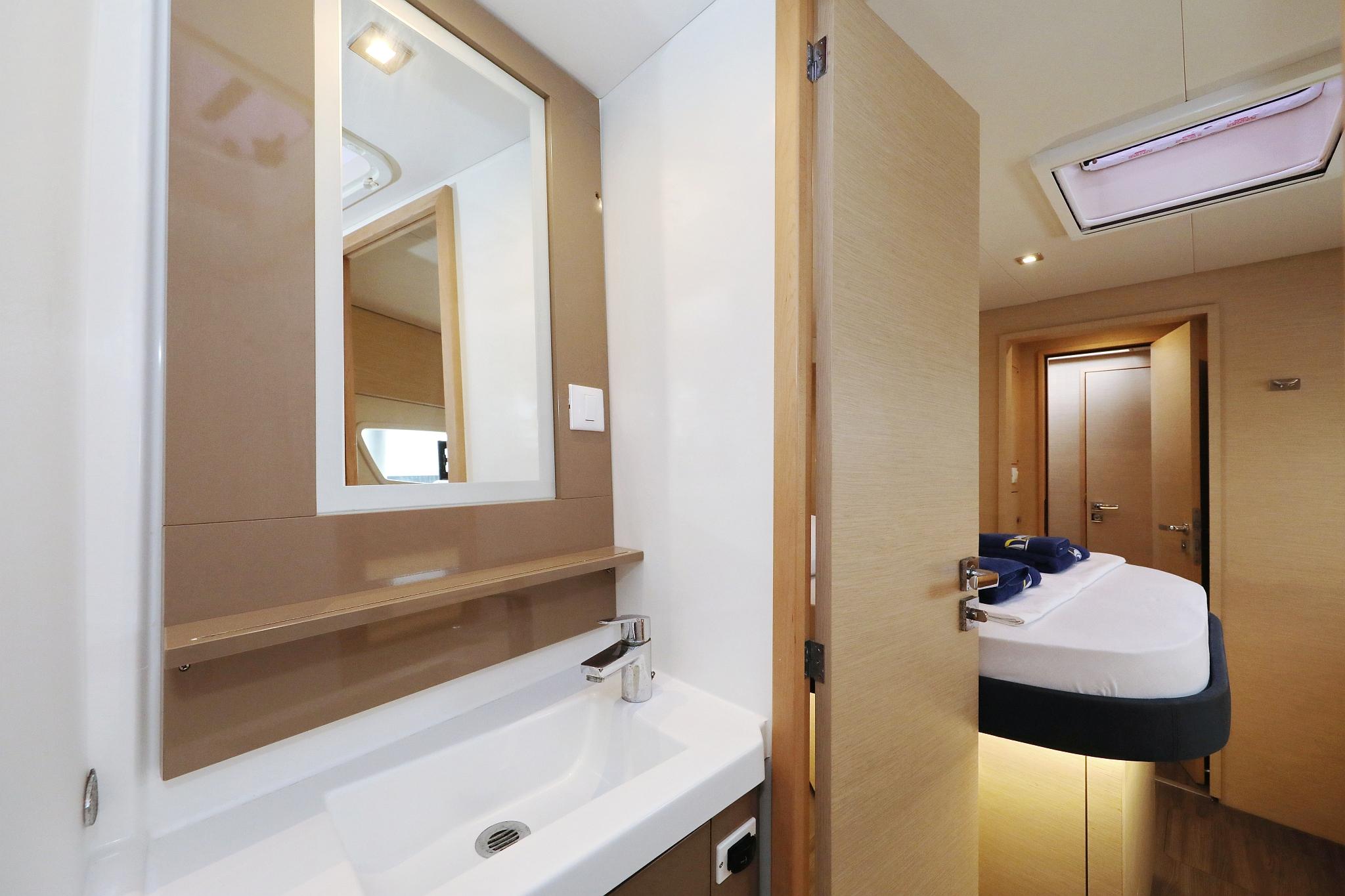 Fountaine Pajot Saona 47 Quintet - 5 + 1 cab., picture 33