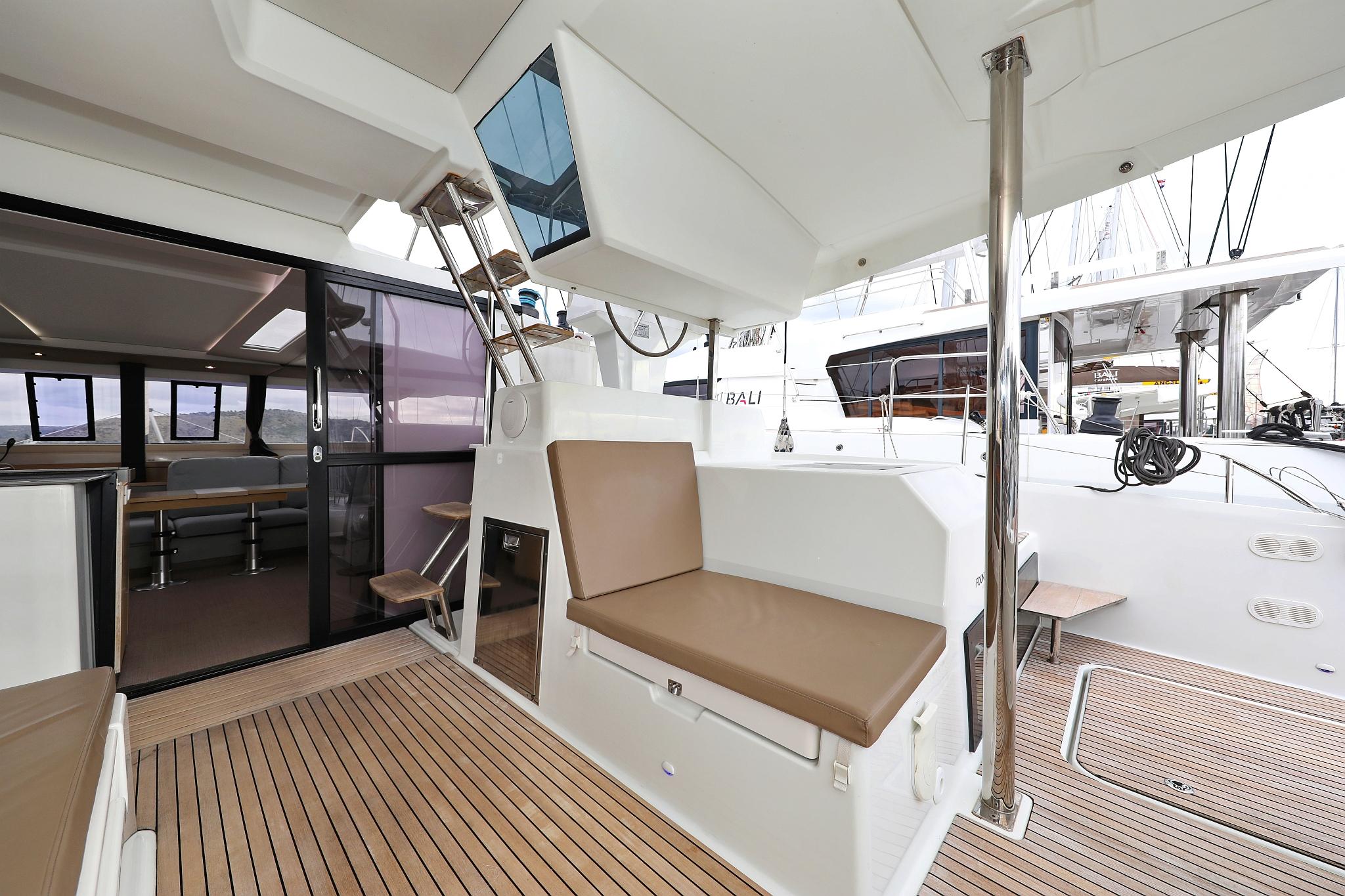 Fountaine Pajot Saona 47 Quintet - 5 + 1 cab., picture 8