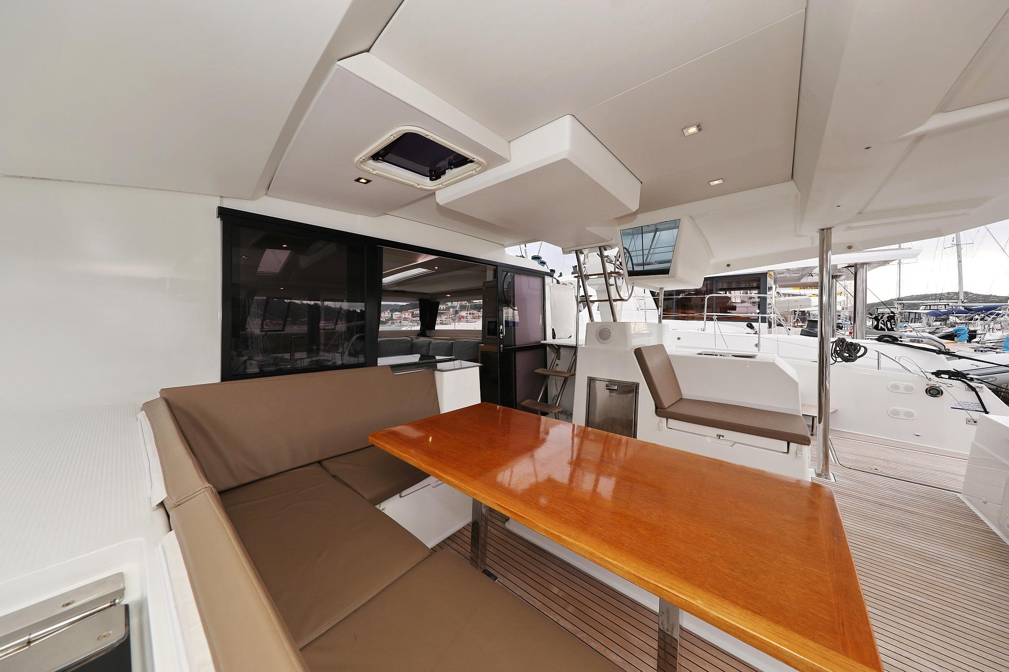 Fountaine Pajot Saona 47 Quintet - 5 + 1 cab., picture 7
