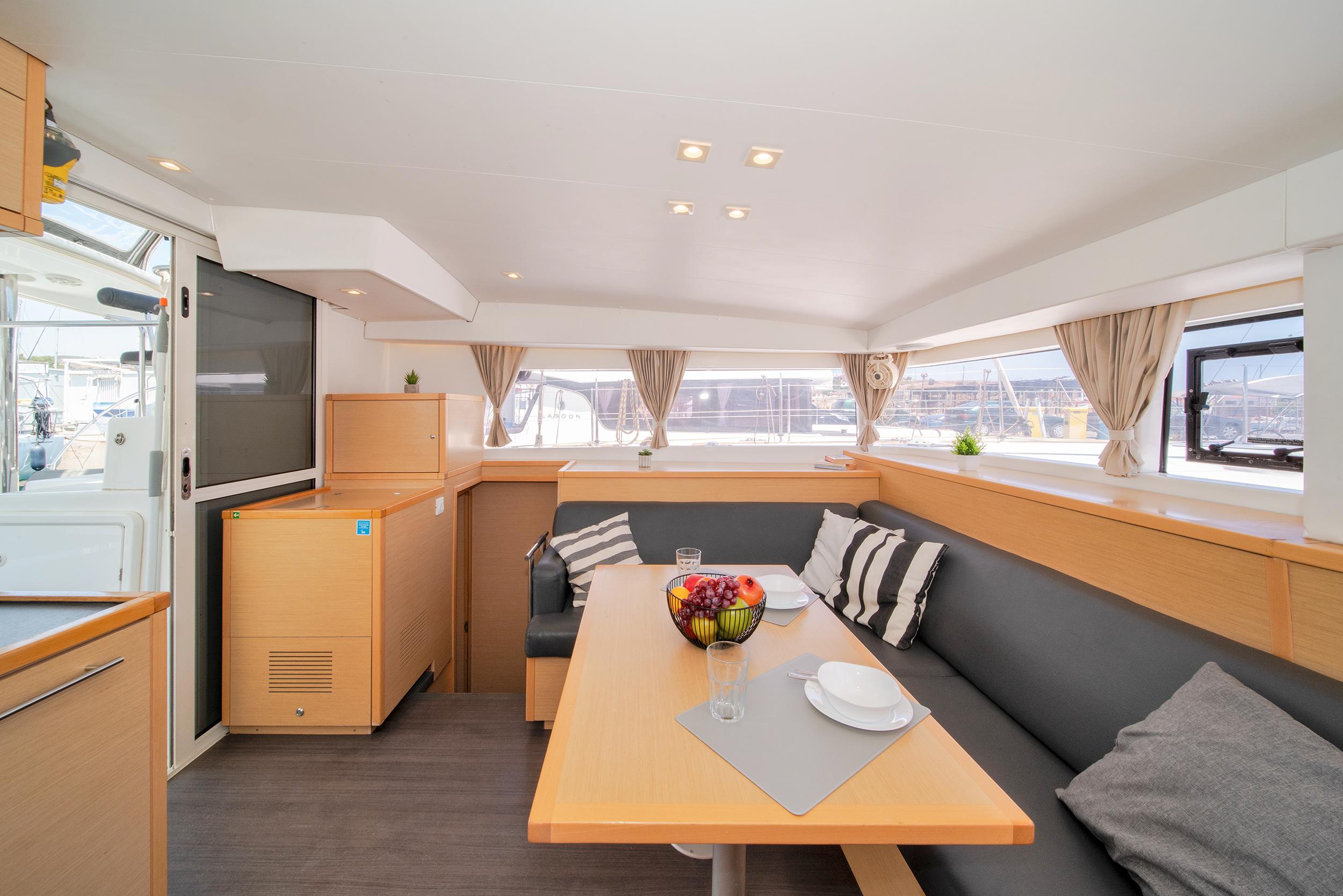 Lagoon 400 S2 - 4 + 2 cab., picture 8