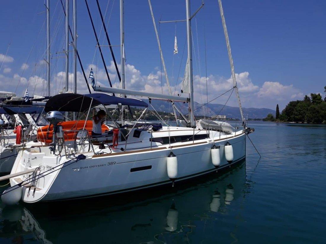 Sun Odyssey 389, picture 3
