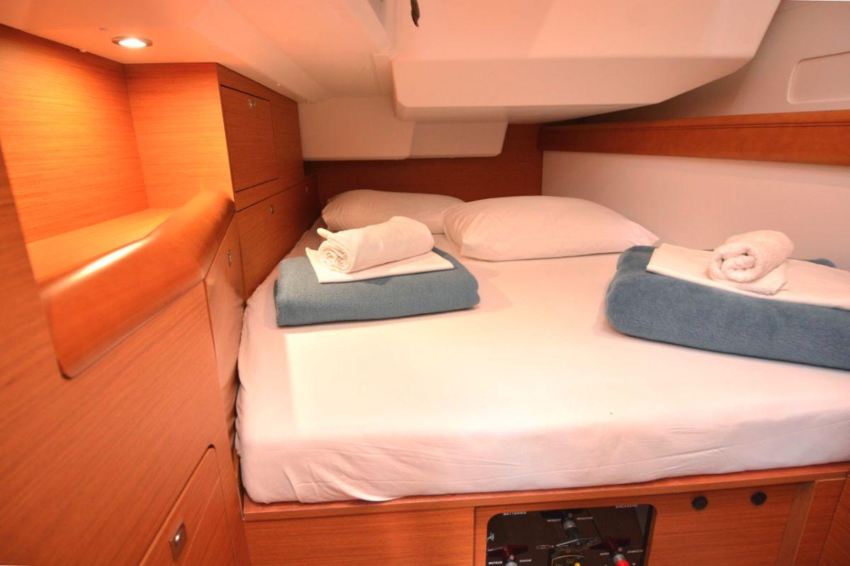 Sun Odyssey 479 - 4 cab. - Black Kiss, picture 6