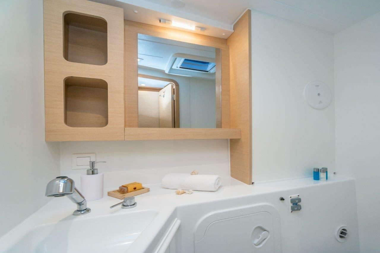 Lagoon 42 - 4 + 2 cab., picture 19