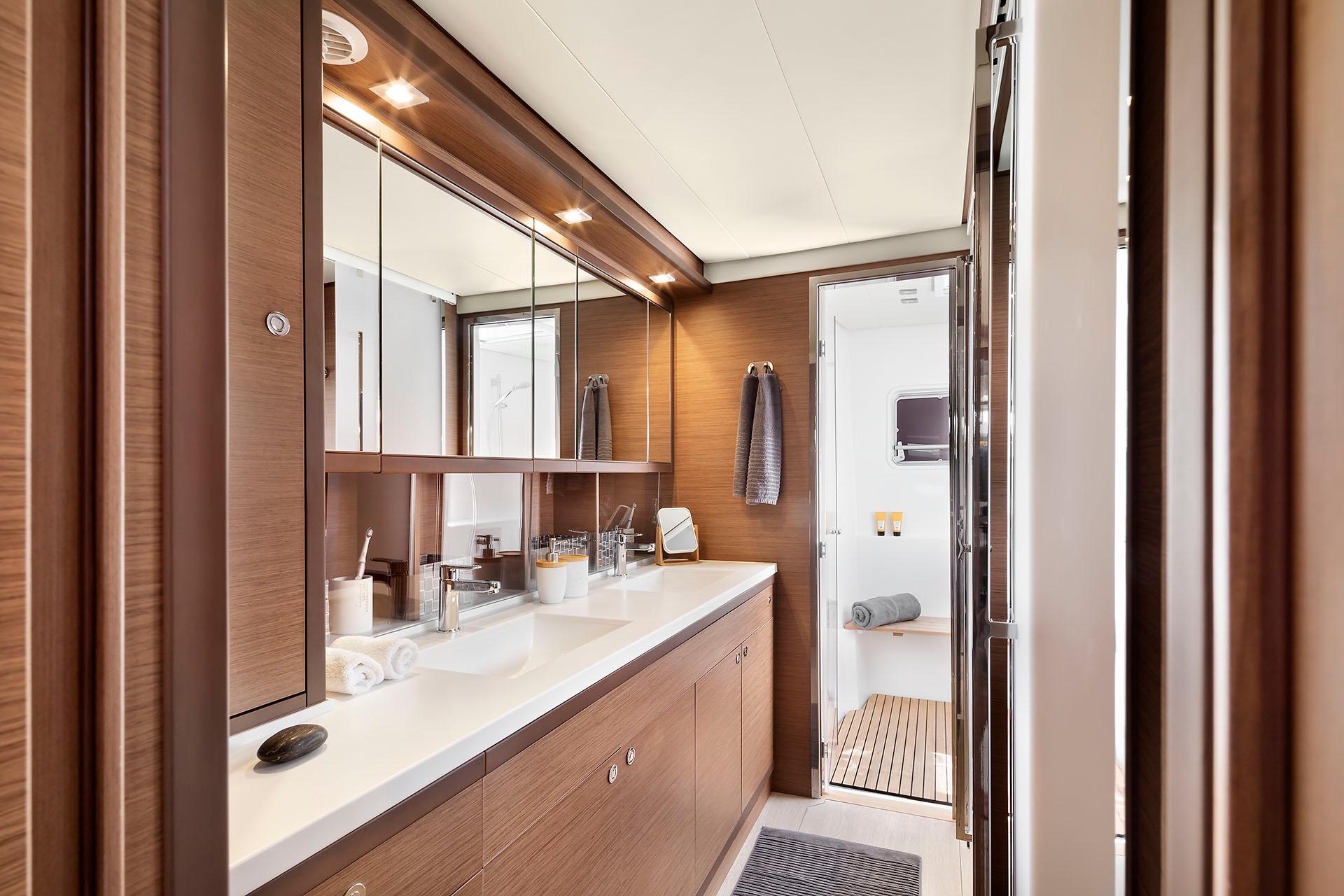 Lagoon 52 F OW - 3 + 2 cab., picture 15