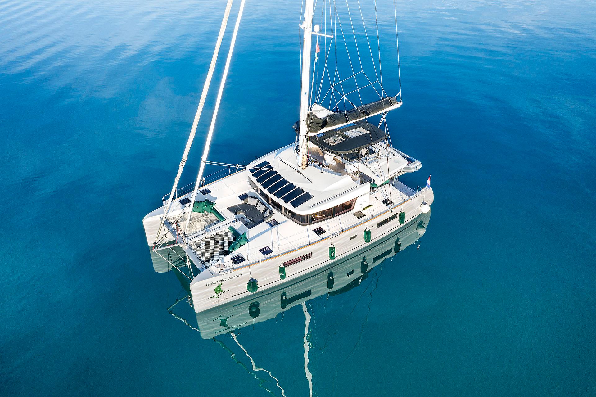 Lagoon 52 F OW - 3 + 2 cab., picture 1