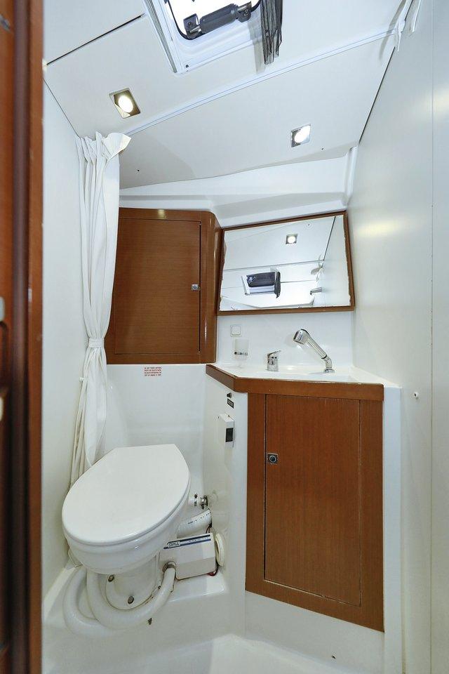 Oceanis 41, picture 25