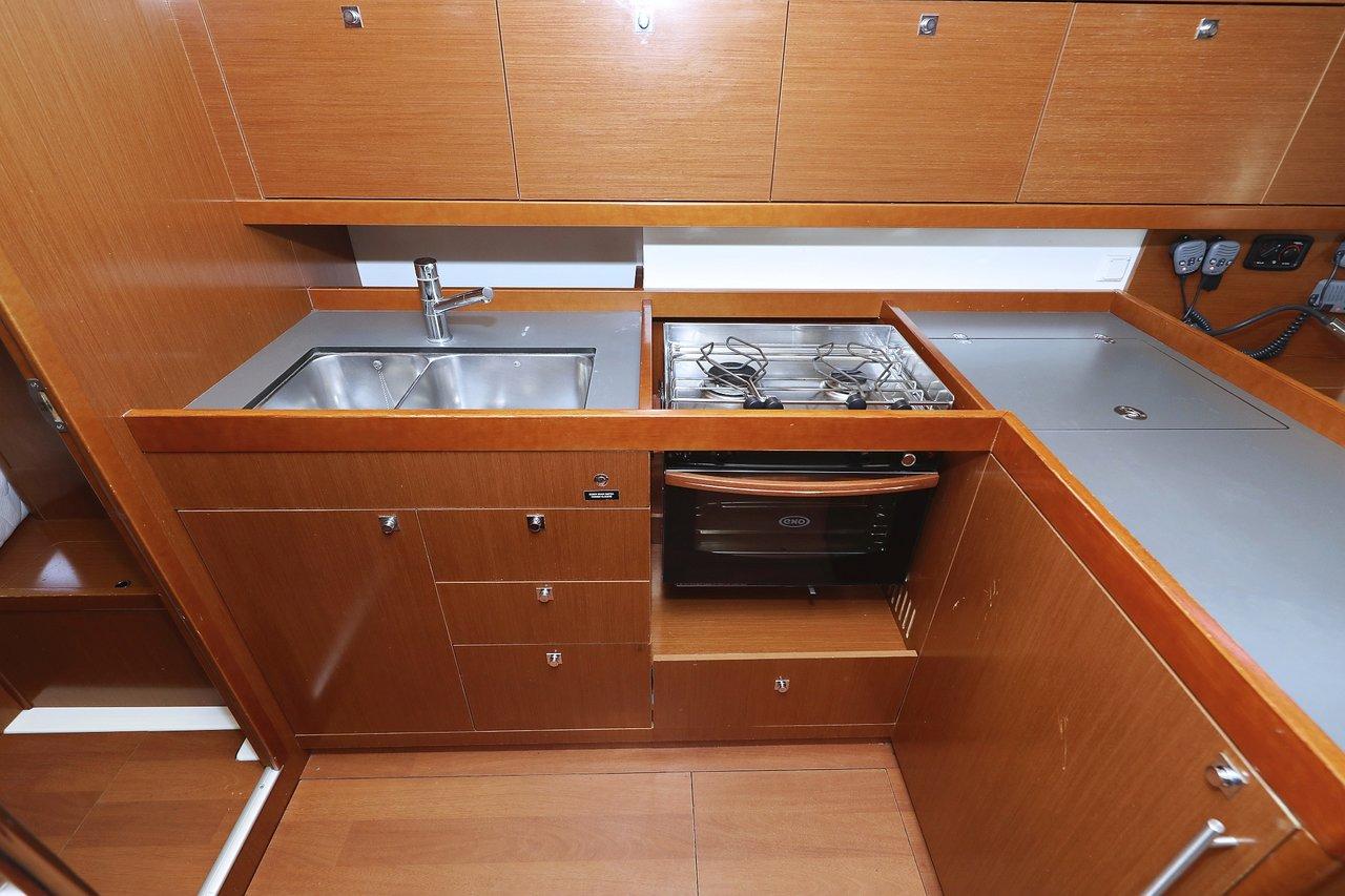 Oceanis 41, picture 14