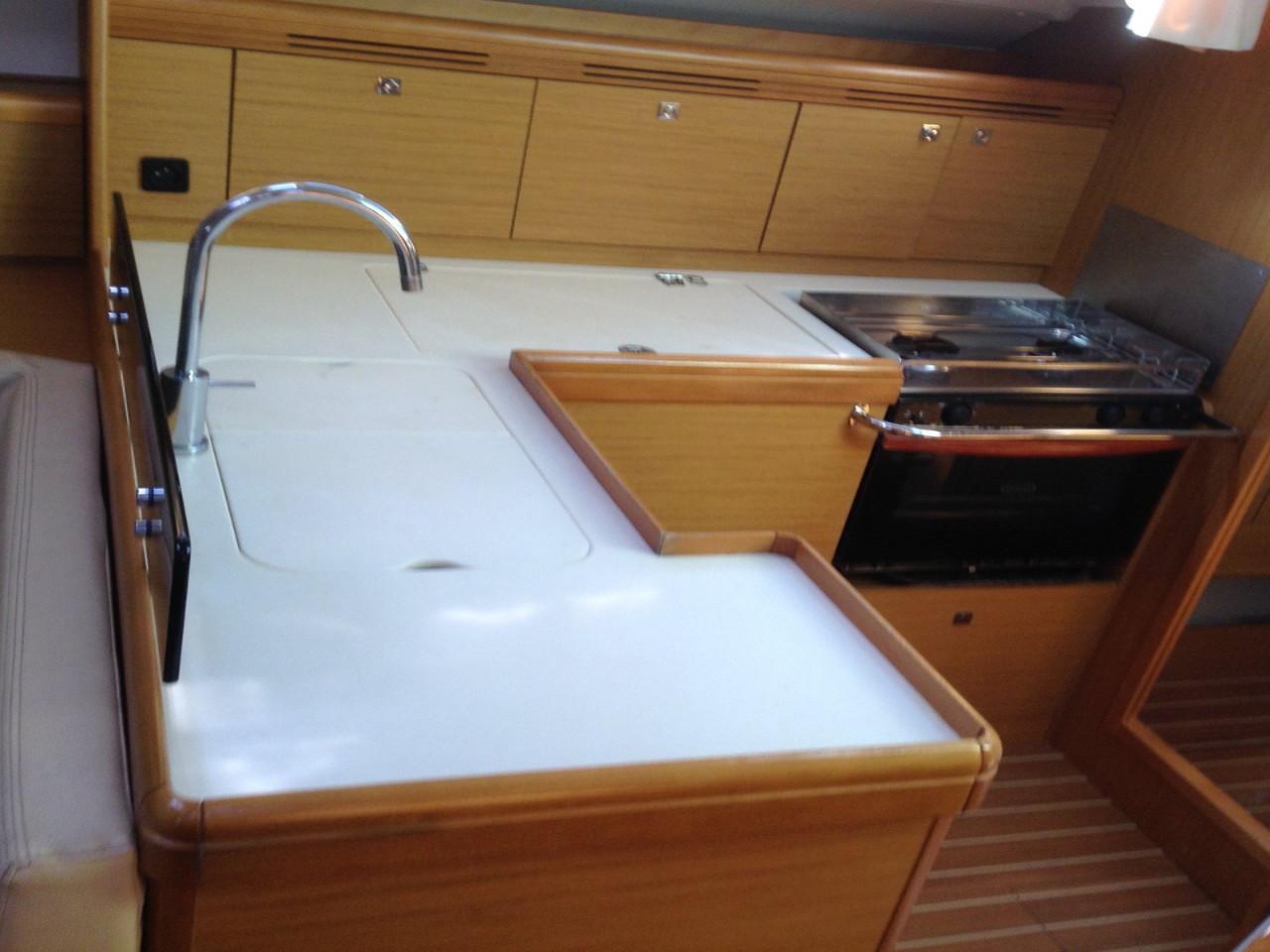 Sun Odyssey 42i, picture 5
