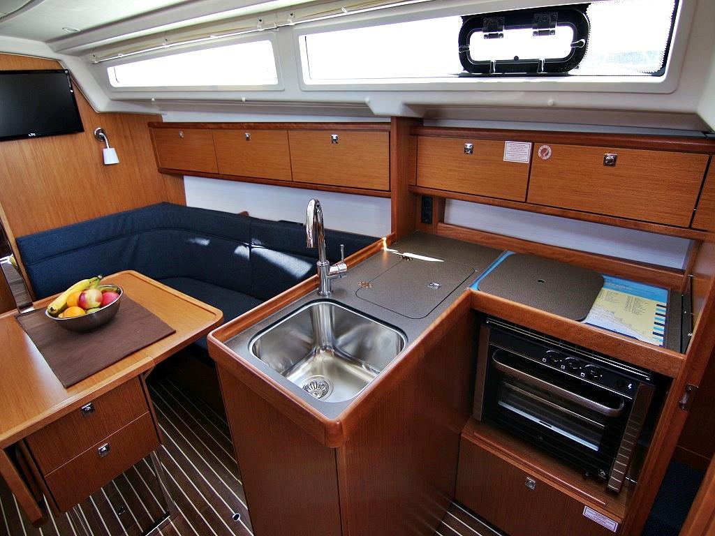 Bavaria Cruiser 34, picture 8