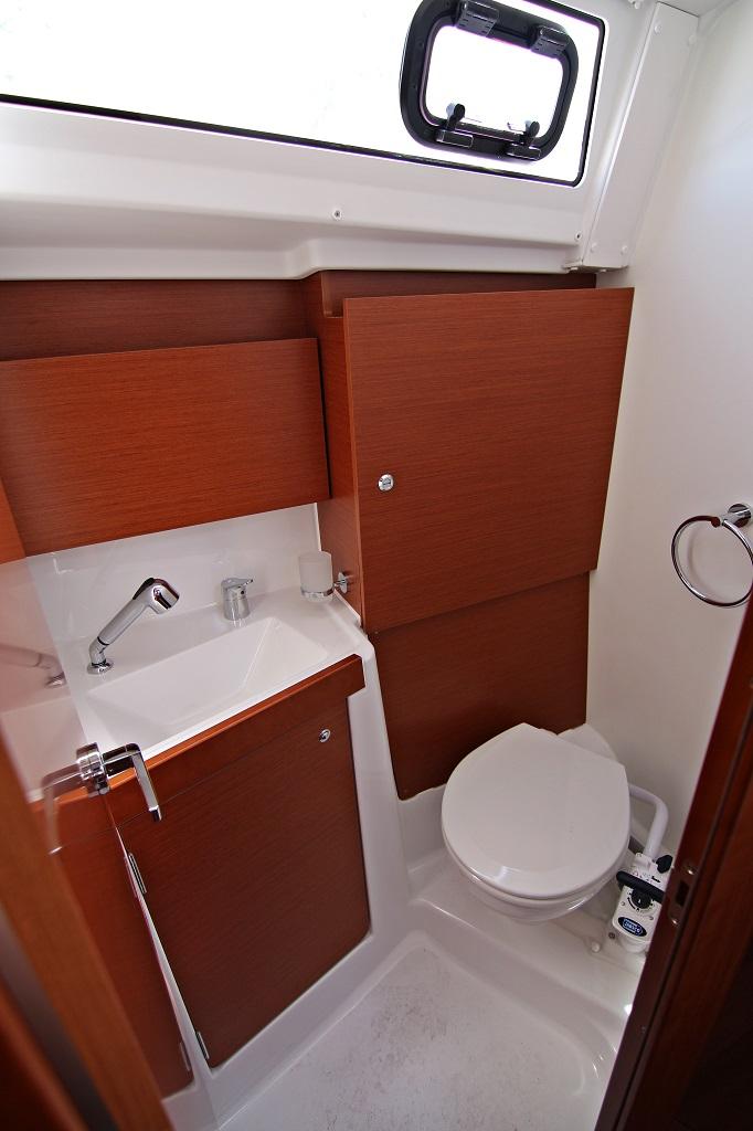 Oceanis 38.1, picture 17