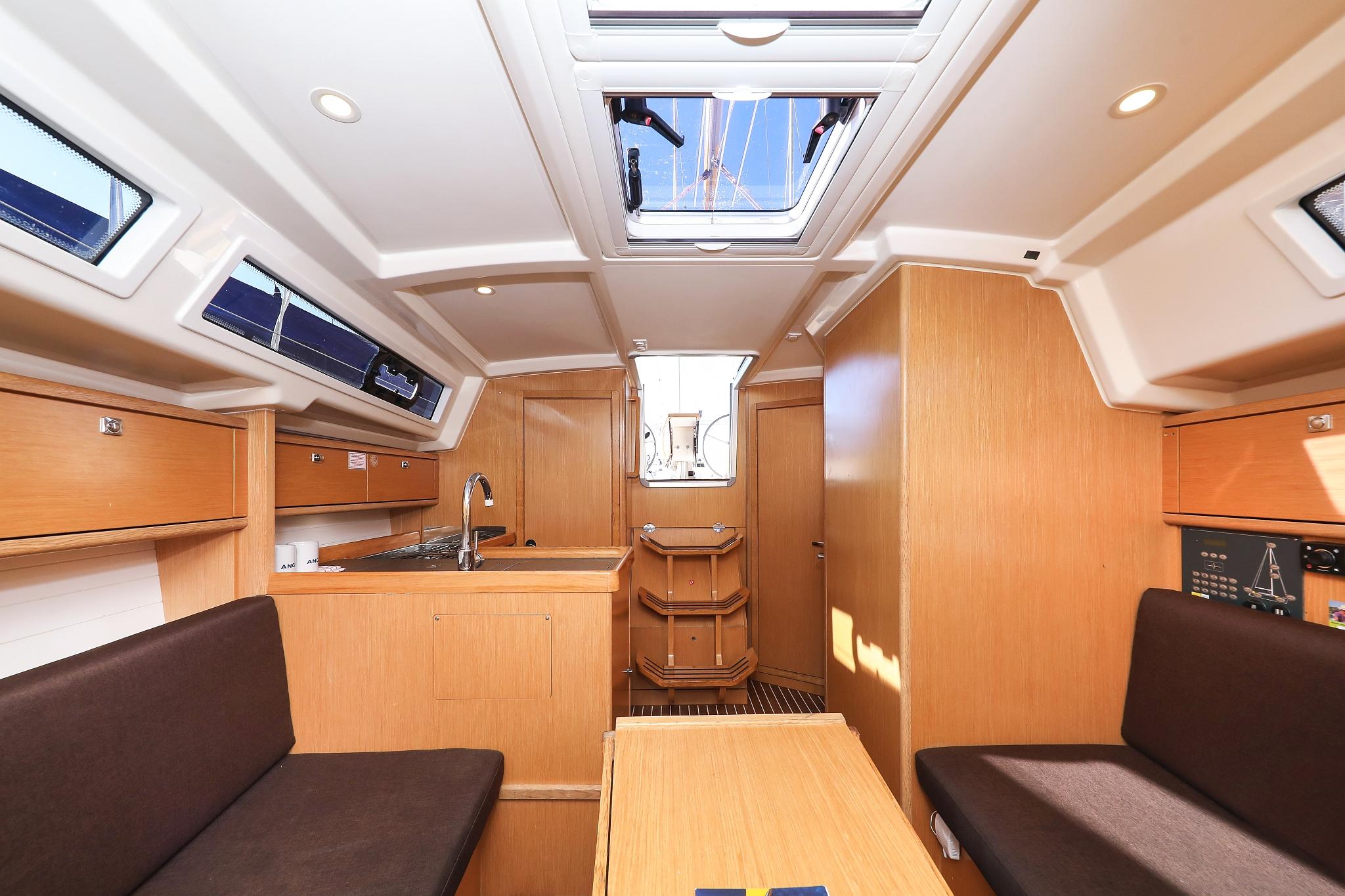 Bavaria Cruiser 34, picture 14