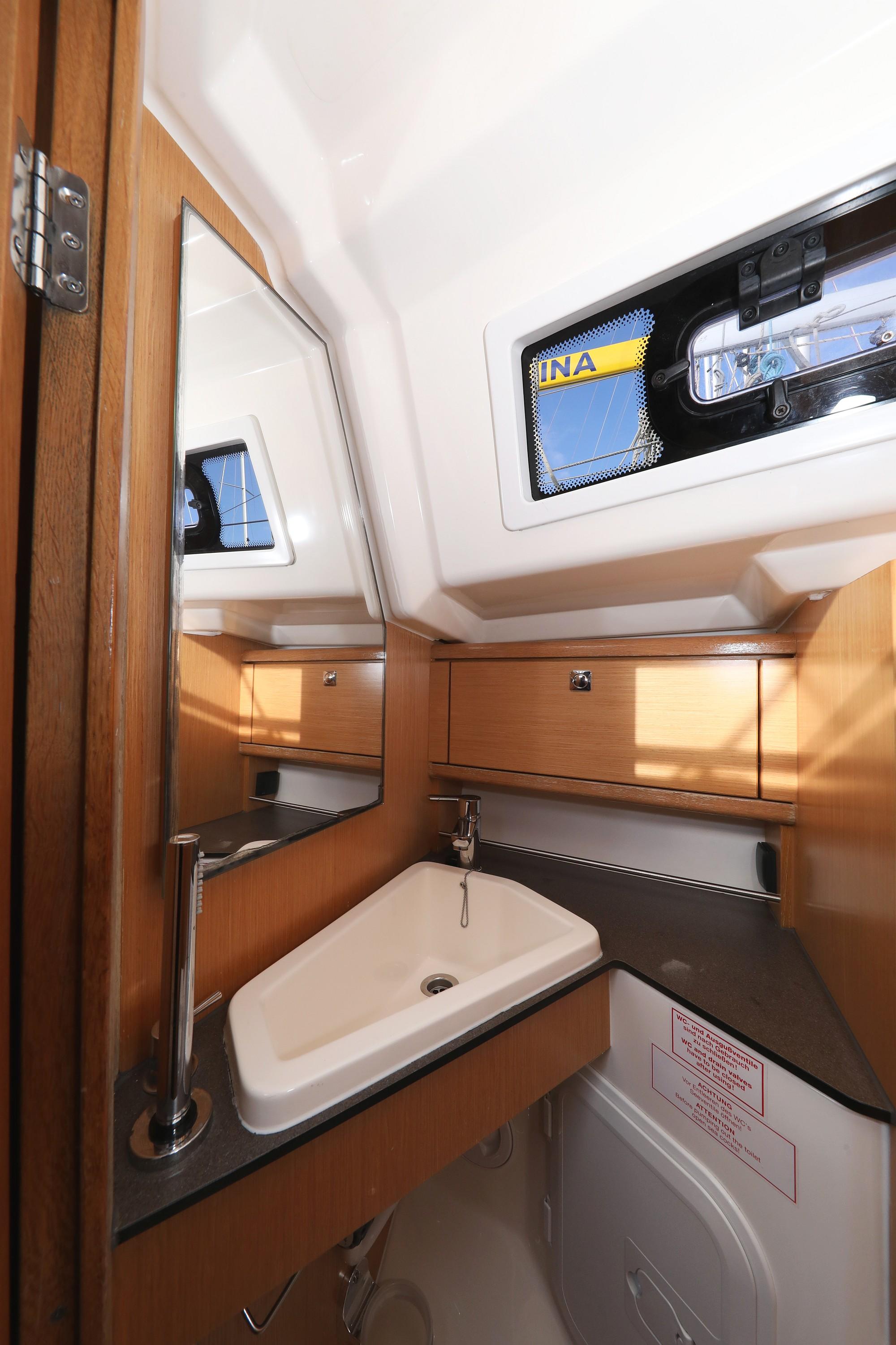 Bavaria Cruiser 34, picture 32