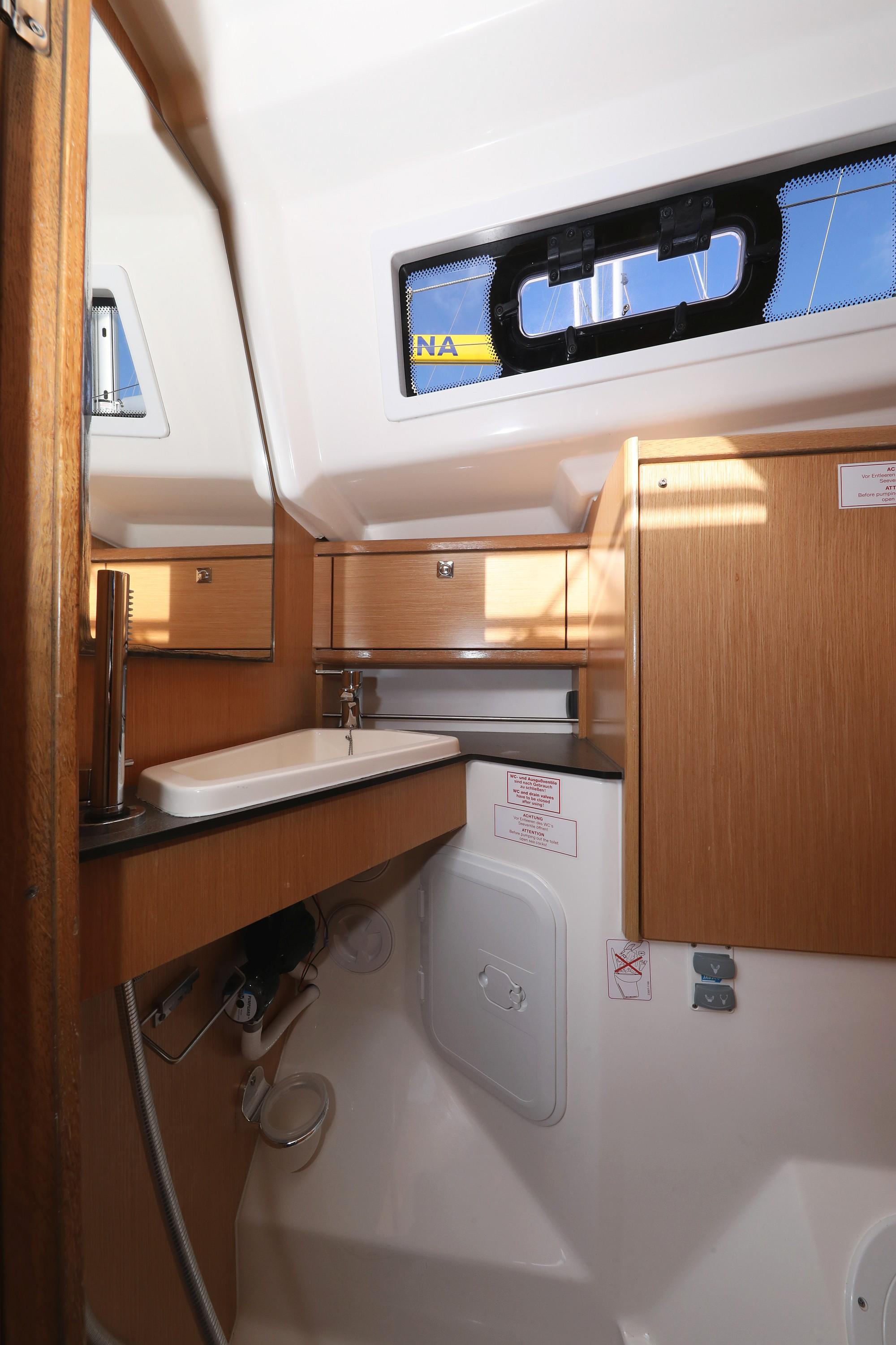 Bavaria Cruiser 34, picture 31