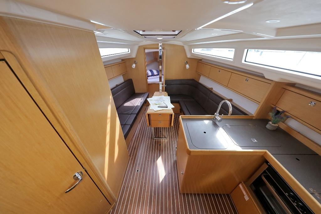 Bavaria Cruiser 34, picture 13