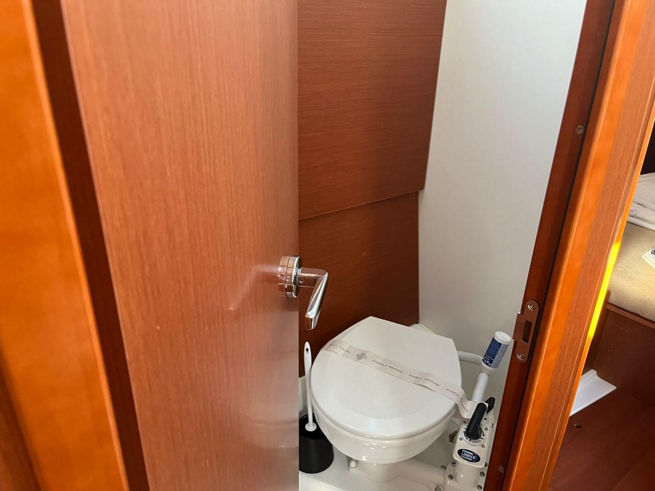 Oceanis 38.1, picture 13