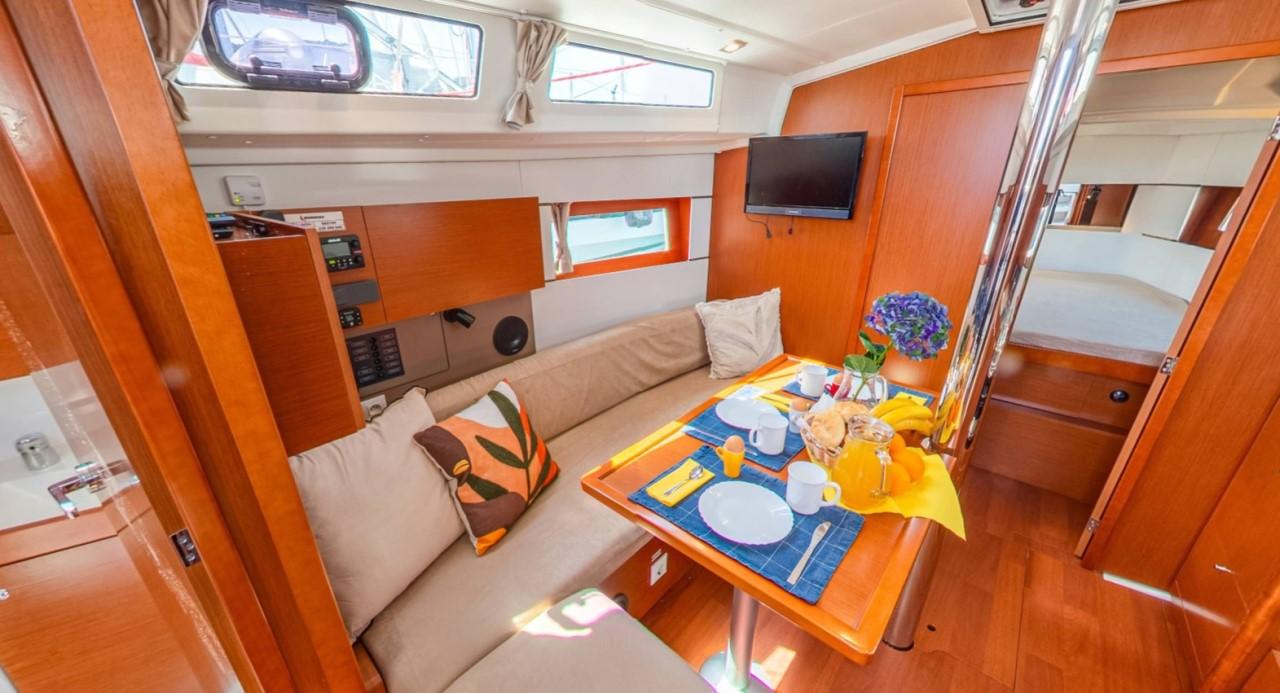 Oceanis 38.1, picture 8