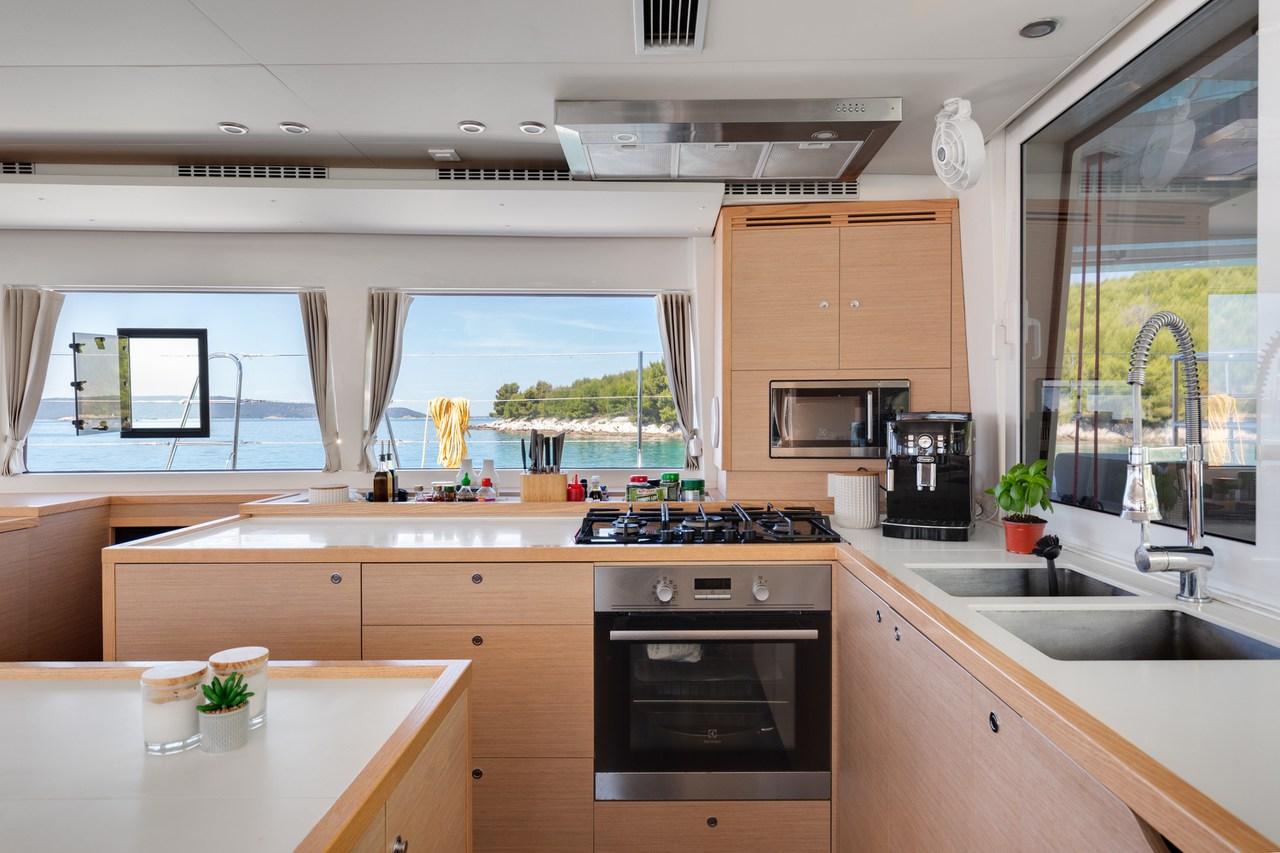 Lagoon 560, picture 23