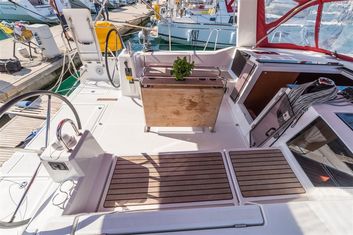 Oceanis 41.1, picture 8