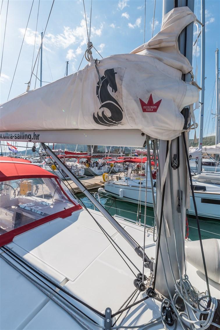 Oceanis 41.1, picture 14