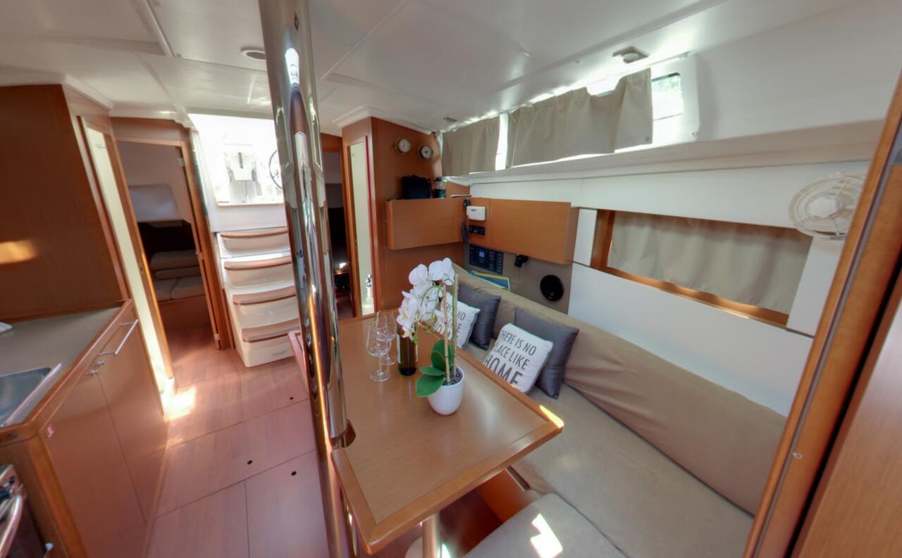 Oceanis 38.1 - Luce, picture 5