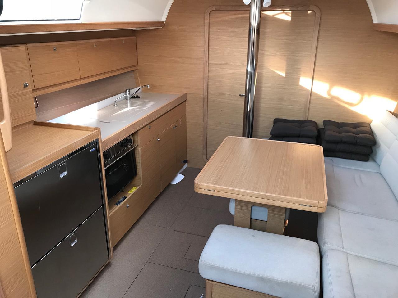 Dufour 382 GL, picture 9