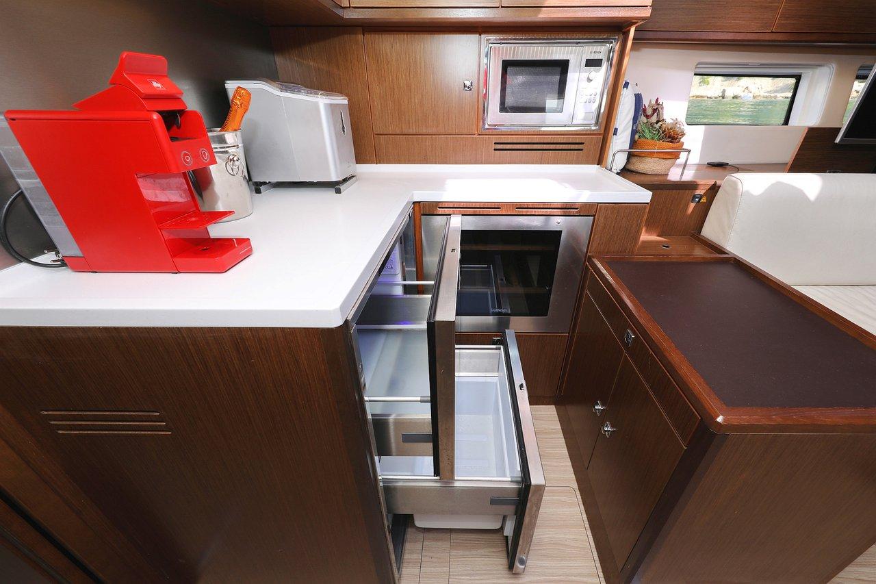 Bavaria C57 - 3 + 1 cab., picture 12